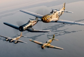 Chance Vought F4U Corsair, De Havilland Mosquito, P-51 Mustang, Curtiss P-4 ...