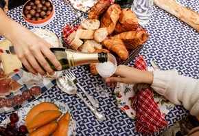 picnic, French Food, croissants, ham, champagne