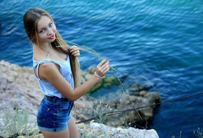 jean shorts, beach, blonde, tank top, , looking at viewer, red lipstick, women outdoors, sea, blue eyes