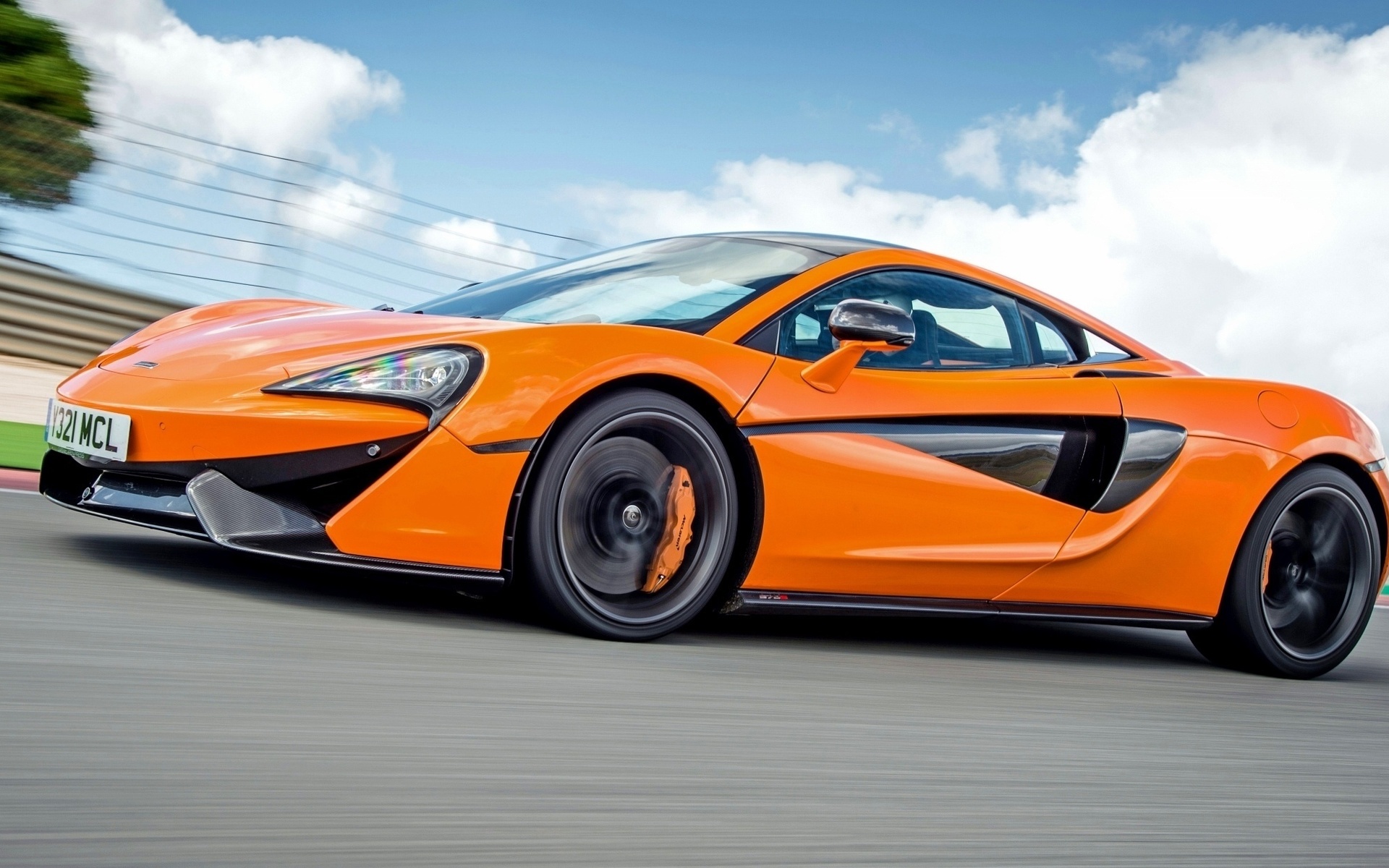 Фотообои машина. Mclaren 570s orange. Оранжевая абстракция. Ламборджини галлардо оранжевый. Оранжевый фон скорость.