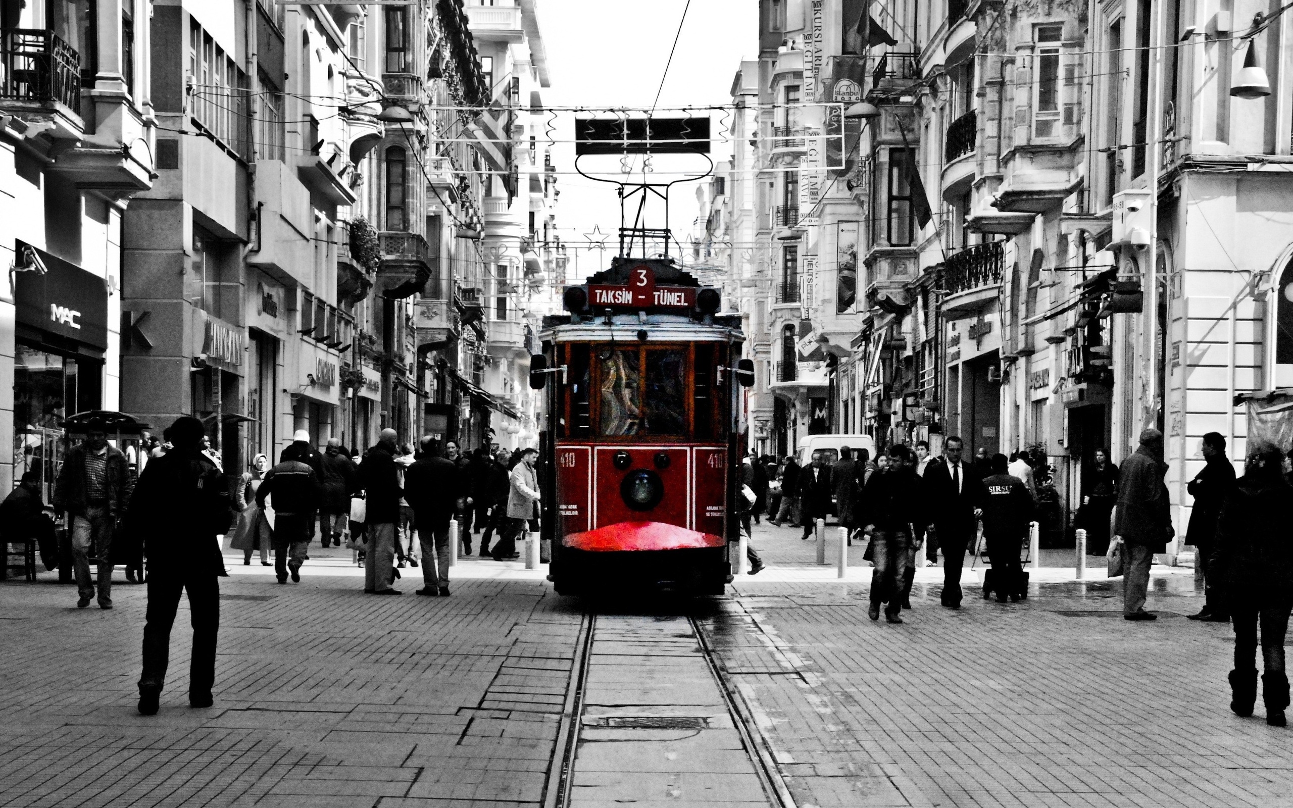 Истикляль. Стамбул Таксим Истикляль. Улица Истикляль и Таксим в Стамбуле. Трамвай на Истикляль в Стамбуле. Площадь Таксим и улица Истикляль.