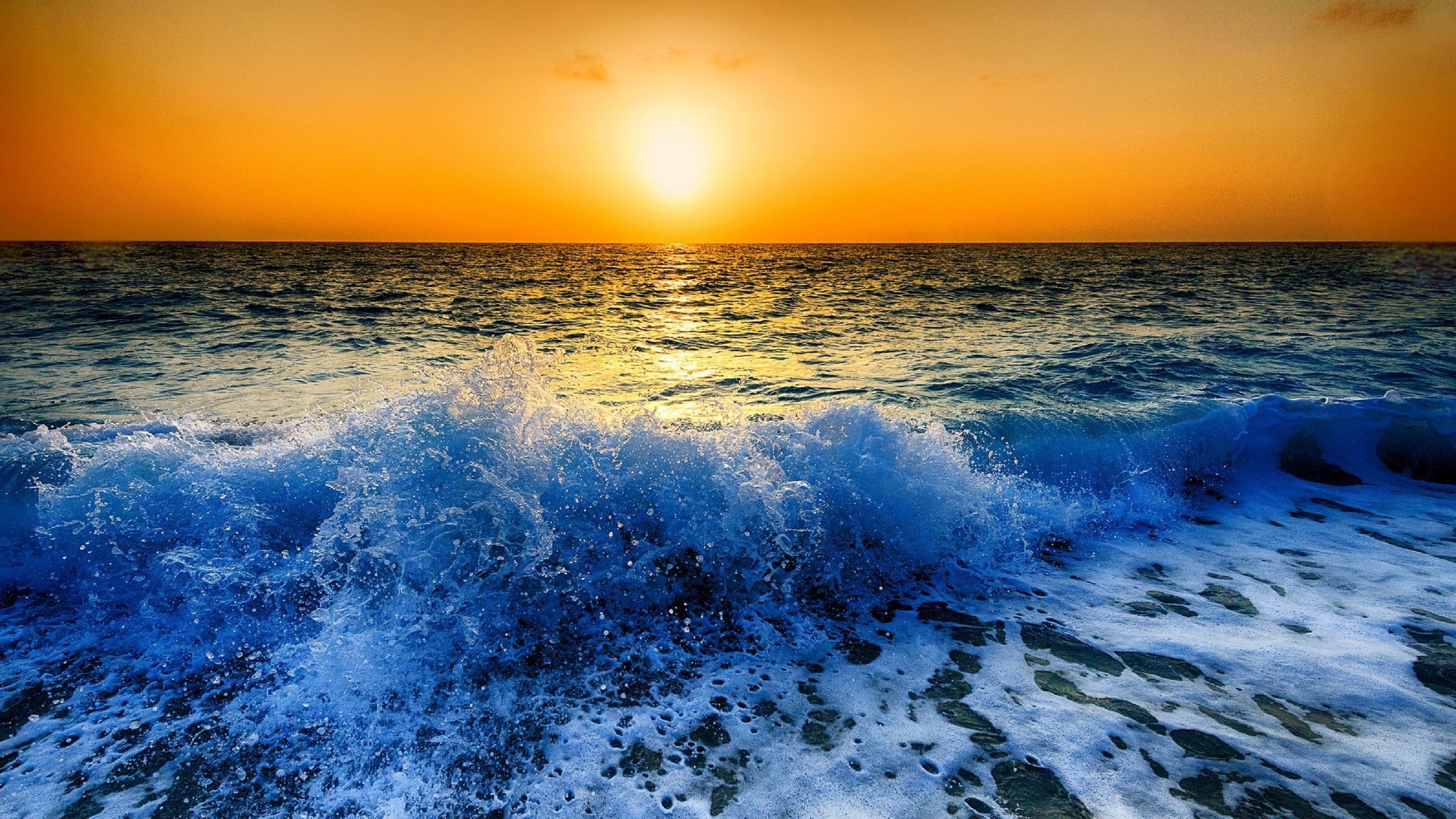 Волны на заре. Красивое море. Изображение моря. Красивая природа море. Море волны солнце.