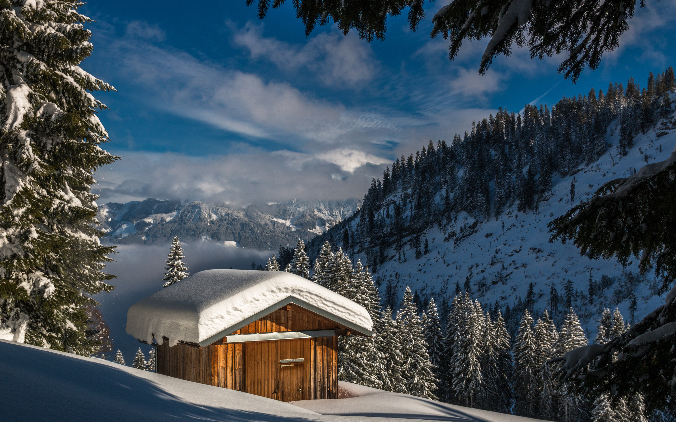 Горы снег дома. Альпы Швейцария зима. Горы зима. Заснеженный домик в горах. Зимний домик.