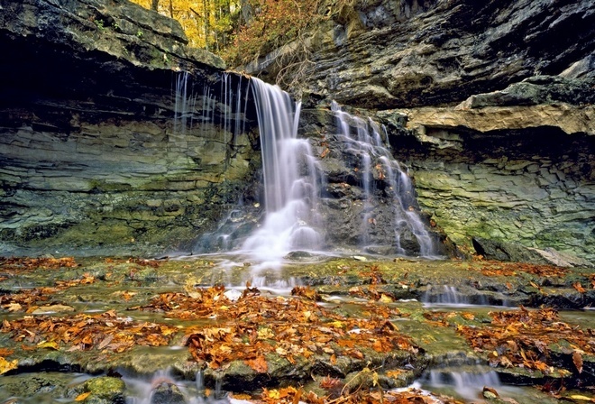 водопад, гора, осенняя листва, желтые точки