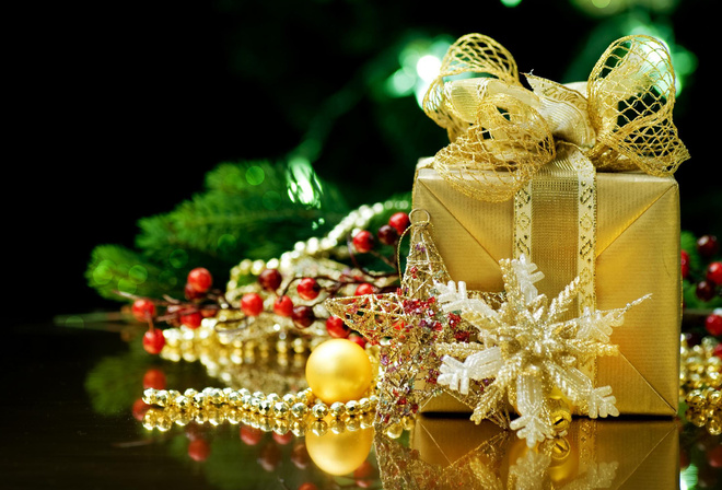 подарки, бантик, праздник, новый год, ленточка, Новый год, подарок, лента, золотистый, бусы, золотой, отражение, шары. звезда, новогодние