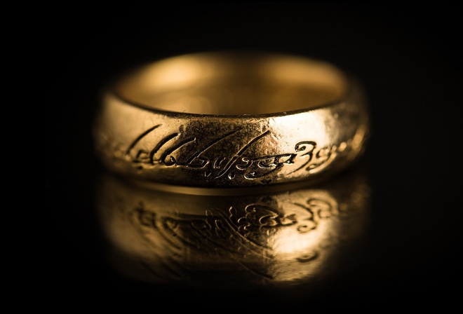 властелин колец, темный фон, кольцо, золотое, надписи
