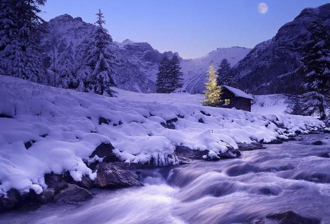 природа, зима, горная река, домик, новогодняя елка, новый год, снег, горы, красиво, настроение, позитив