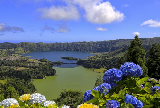 остров Сан-Мигель, Азорские острова, Португалия, горы, озеро, цветы, пейзаж
