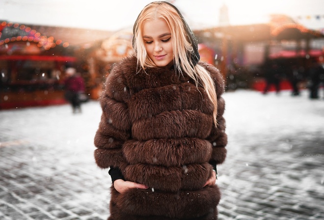 Alena Emelyanova, women, blonde, fur, portrait, snow, depth of field, women outdoors, Ivan Gorokhov