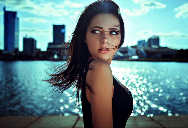 women, Maria Filippova, looking away, depth of field, portrait, city, water, women outdoors