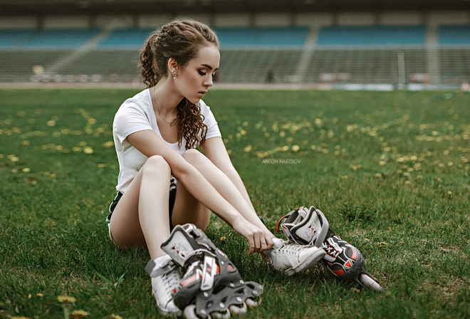 Elena Borisova, women, rollerskates, short, grass, Fotoshi Toshi aka Anton Harisov, Anton Harisov, brunette, sitting