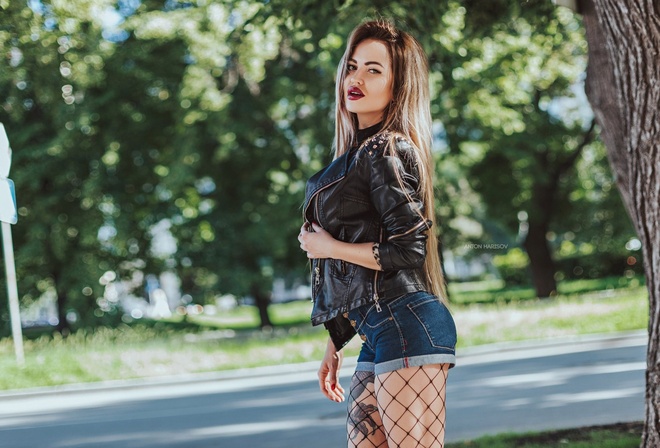 women, long hair, fishnet stockings, tattoo, depth of field, leather jackets, jean shorts, Anton Harisov, Fotoshi Toshi, portrait, trees, women outdoors