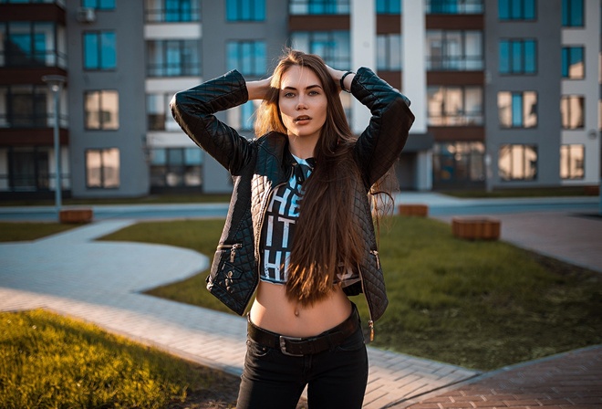 women, portrait, leather jackets, women outdoors, depth of field, black clothing, belly, hands on head