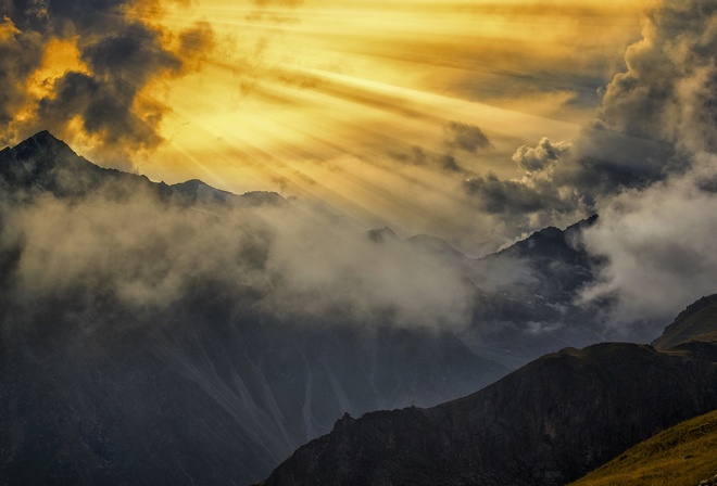 облака, горы, туман, лучи солнца, свет, Геннадий Чеботарев