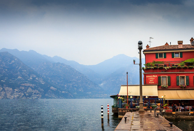 John Martorana, Италия, горы, озеро, Гарда, Lake Garda, здание, ресторан, набережная
