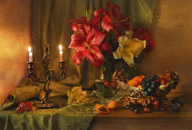 Валентина Колова, still life, натюрморт, полка, ткань, ваза, цветы, лилии, фрукты, ягоды, сливы, виноград, абрикосы, подсвечник, свечи