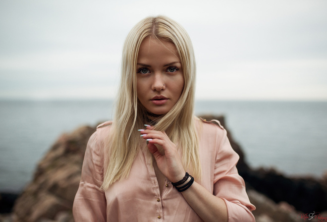 women, Alicja Sedzielewska, blonde, sea, pierced nose, portrait, depth of field, women outdoors