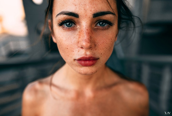 women, face, freckles, depth of field, blue eyes, red lipstick