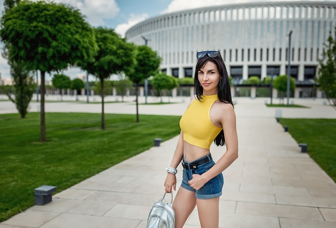 women, Lioka Grechanova, trees, brunette, jean shorts, belly, women outdoors, grass, portrait, sunglasses, handbags, pierced navel, smiling, belt