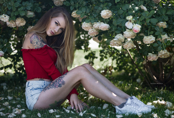 women, portrait, tattoo, brunette, jean shorts, blonde, sneakers, socks, piercing, grass, women outdoors, sitting, bare shoulders, rose, flowers, Nike