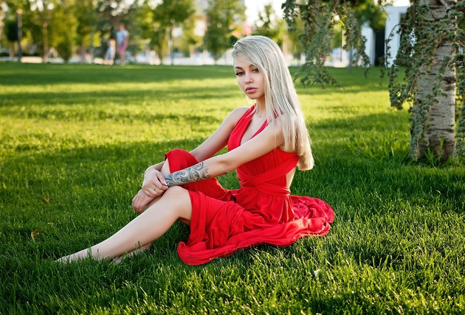 women, red dress, sitting, trees, women outdoors, tattoo, grass, portrait, blonde