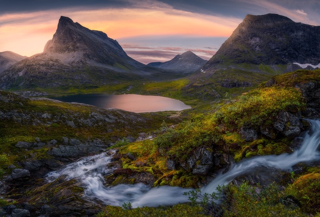 Норвегия, природа, пейзаж, горы, озеро, ручей, камни, скалы, Ole Henrik Skjelstad