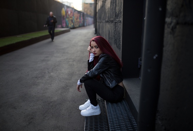 women, dyed hair, portrait, sneakers, sitting, leather jackets, jeans, eyeliner