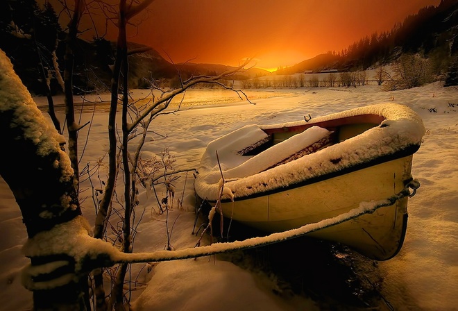 пейзаж, природа, зима, река, снег, деревья, лодка, берег, закат, солнце