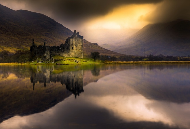 Scotland, Loch Awe, Kilchurn castle