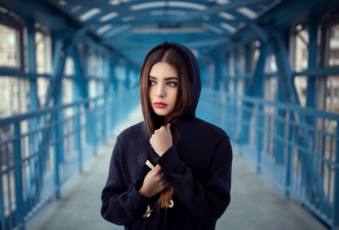 women, hoods, sweater, looking away, portrait