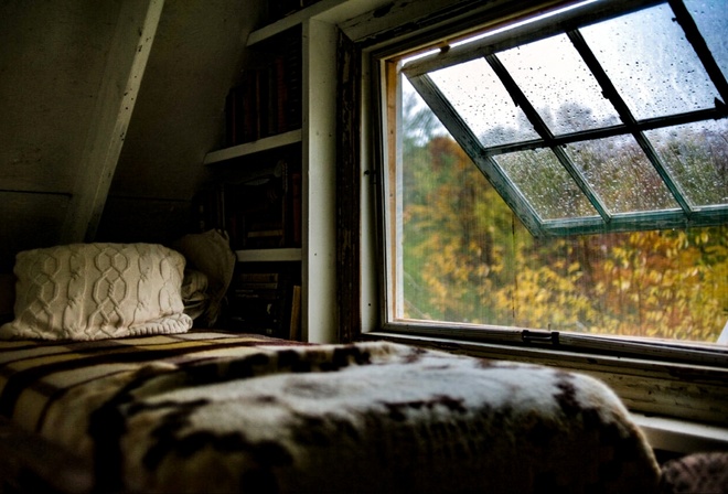 теплые цвета, осень, кровать, дождь