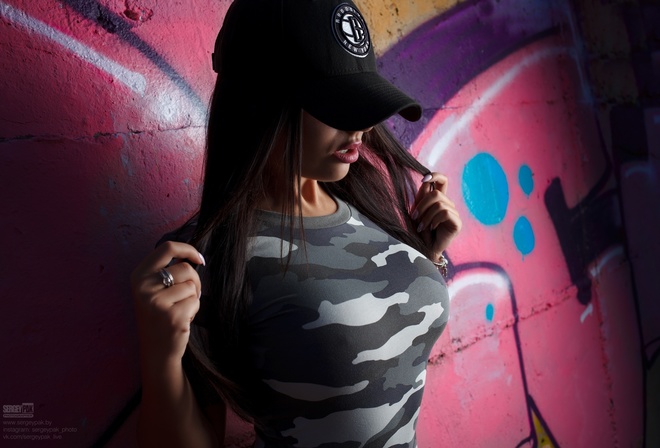 women, camouflage, baseball cap, pink lipstick, wall, Sergey Pak, graffiti, pink nails, T-shirt