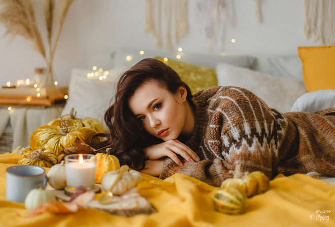 women, portrait, bokeh, candles, in bed, make up, sweater, pillow, red lipstick