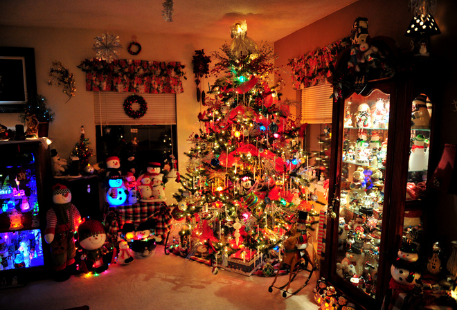 interior, dark, Christmas atmosphere, Christmas tree