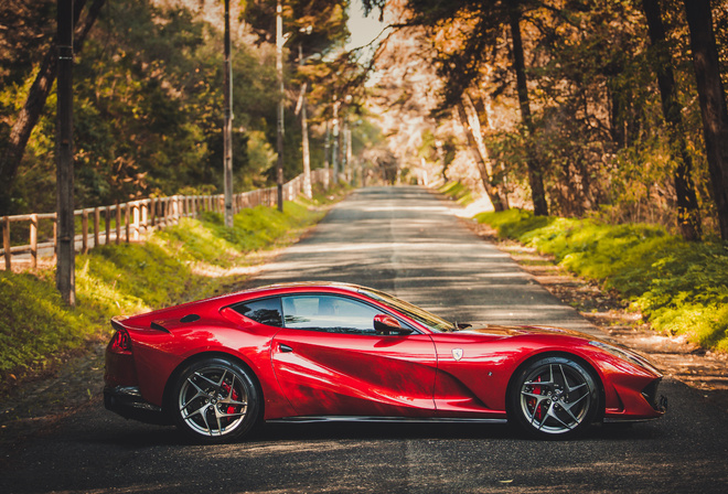 Ferrari, 812, red