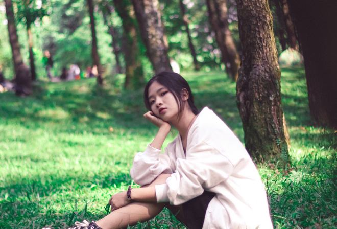 Girl, beauty, Vietnam, Phuong Linh, VuNguyen2020, Red lipstick, black hair, pine hill, sneakers, vintage