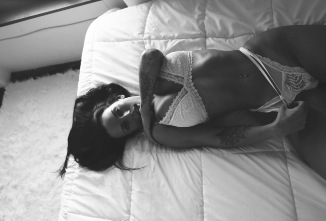 Kayla Lauren, model, tattoo, in bed, bed, lingerie, white panties, white bra, belly, belly button, pierced navel, monochrome, boobs