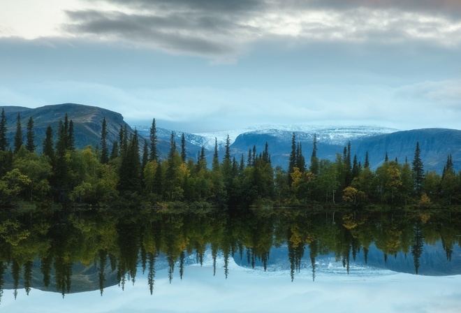 озеро, сентябрь, горы, лес, зеркало, отражение, фото, Алексей Оборотов