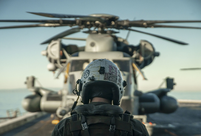 US Marine Corps, Sikorsky CH 53E Super Stallion, heavy lift helicopter, crew chief, USS Portland