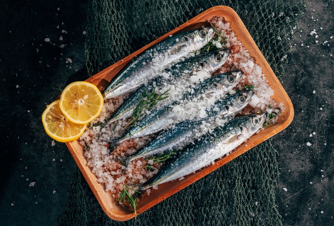 fish, low-calorie high-protein food, sardines