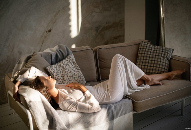 Disha Shemetova, brunette, Maksim Chuprin, , white dress, model, women indoors, lying on back, couch
