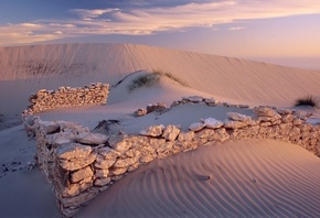 каменная кладь, пустыня, белые пески
