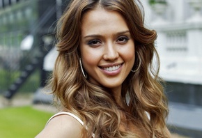 Jessica Alba,  