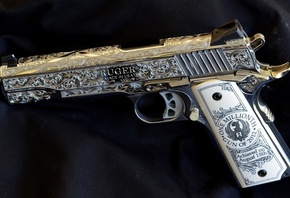 пистолет, Ruger, USA, гравировка, тёмный фон