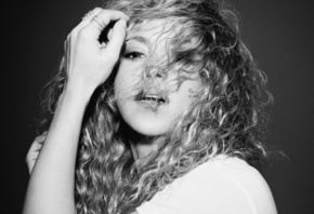 Shakira, Шакира, певица, блондинка, длинные волосы, черно-белое, рука, коль ... Shakira, Шакира, певица, блондинка, длинные волосы, черно-белое, рука, коль ...