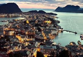 Норвегия, город, огни, освещение, дома, здания, горы, закат, вода, красота