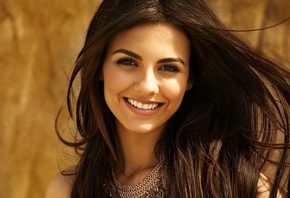 Victoria Justice,  