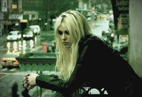 the pretty reckless, taylor momsen, singer, girl, star