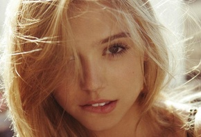 Alexis Ren, �������