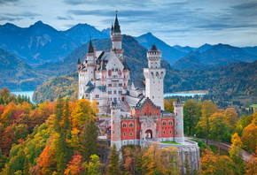 юг Германии, юго-западная Бавария, Замок Нойшванштайн, осень, горы